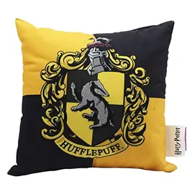 Almofada veludo Lufa-Lufa tema de Hogwarts